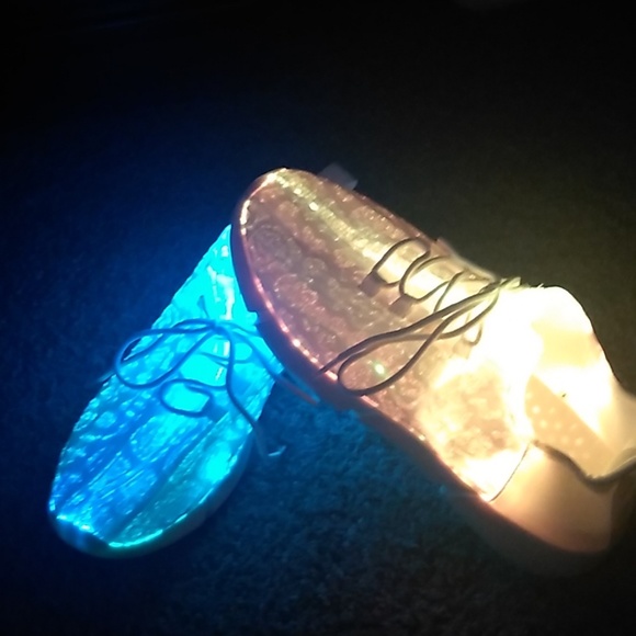 Fiber Optic Luminescent Shoes - Picture 4 of 4